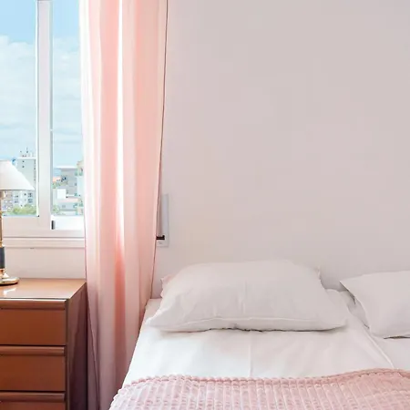 Sea View Apartment *